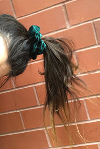 'EMERALD CITY' VELVET SCRUNCHIE