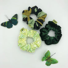 Load image into Gallery viewer, &#39;DETOX&#39; VELVET SCRUNCHIE