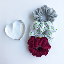 Load image into Gallery viewer, &#39;TWO FACED&#39; SCRUNCHIE PACK